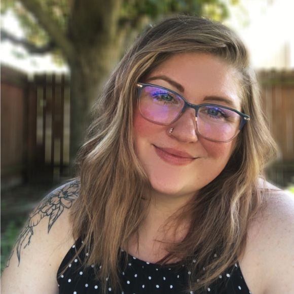 Meet your Posher, Alicia - Picture 1 of 3